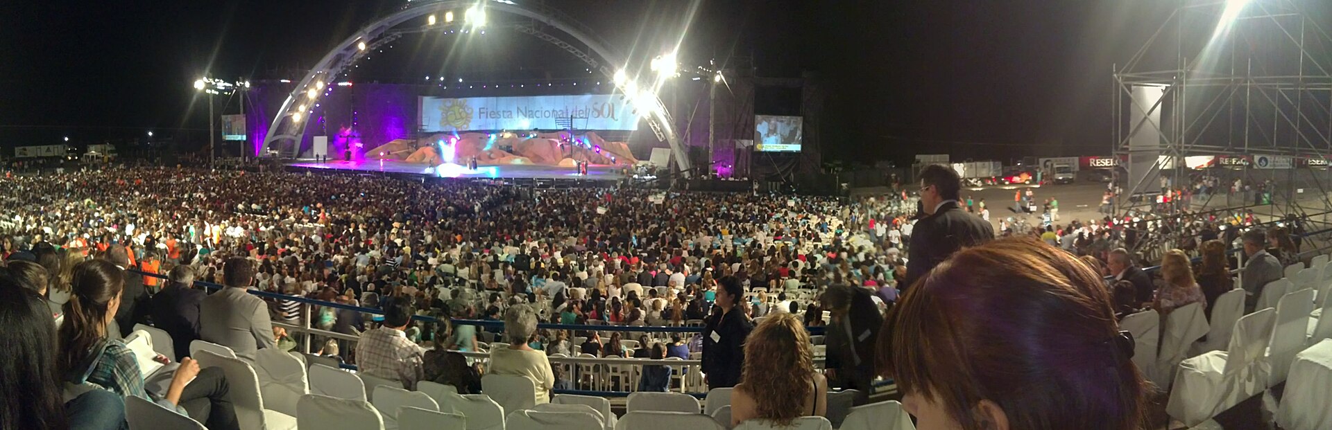 Multitud sanjuanina en la Fiesta Nacional del Sol, San Juan, Argentina